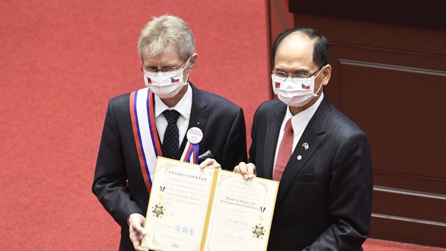 Já jsem Tchajwanec, řekl Vystrčil v parlamentu v Tchaj-peji